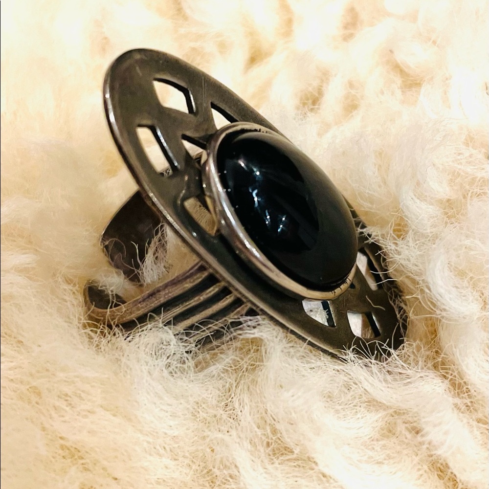 Jan Michael’s Ring Oval